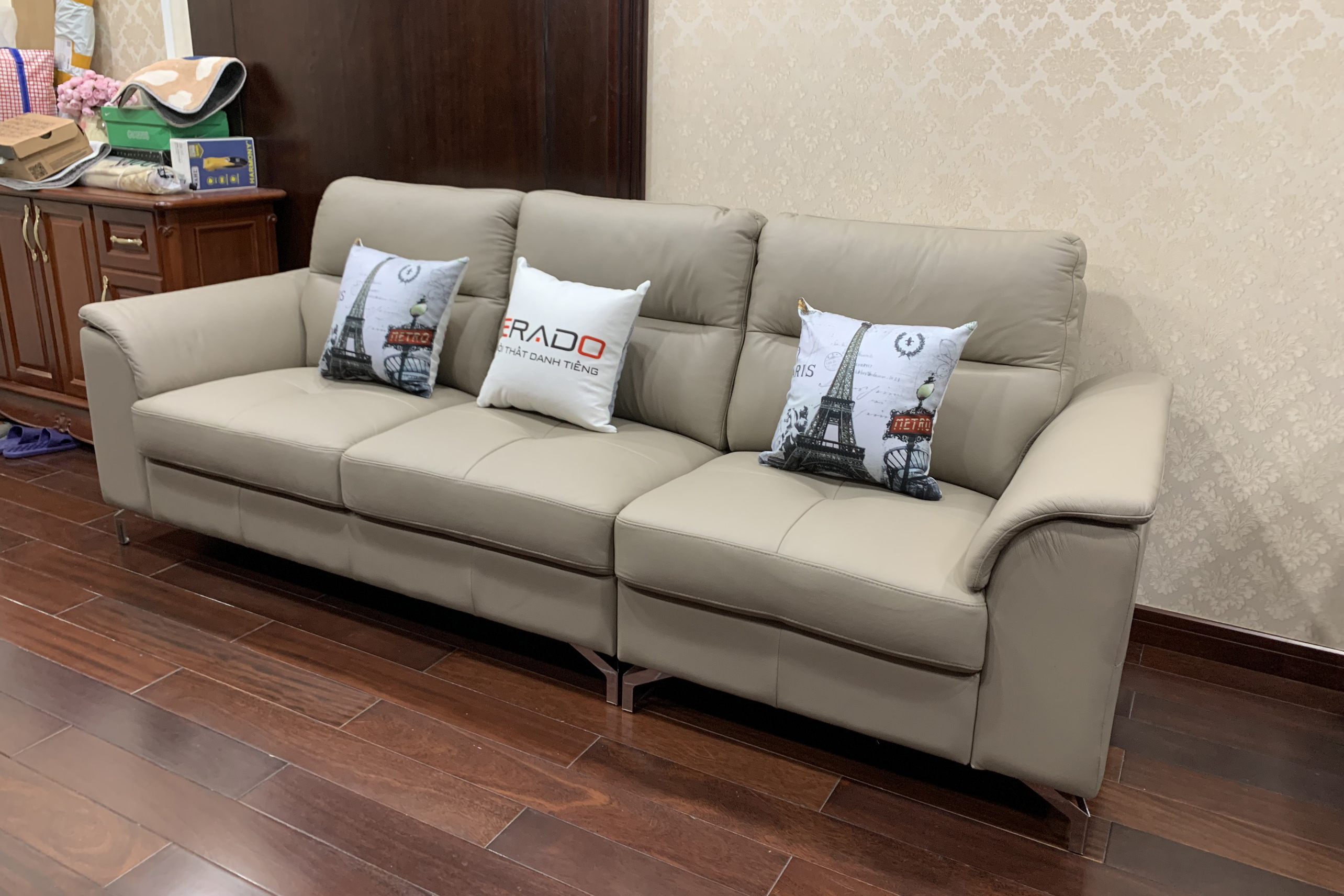 ERADO BÀN GIAO THÀNH CÔNG BỘ SOFA DA BÒ THẬT NHẬP KHẨU CHO GIA ĐÌNH CHỊ LAN ANH Ở LONG BIÊN